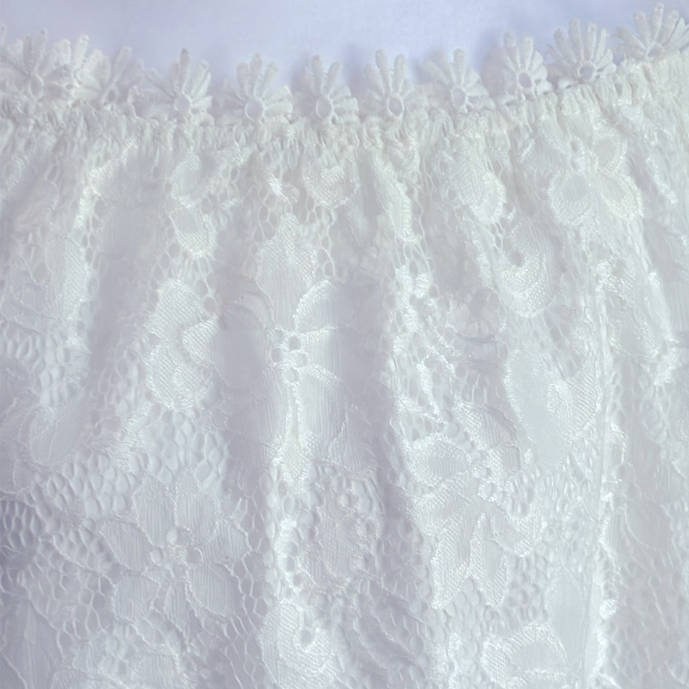 White Ruffled On/Off-Shoulder Blouse with Lace XL - Picture 4 of 6